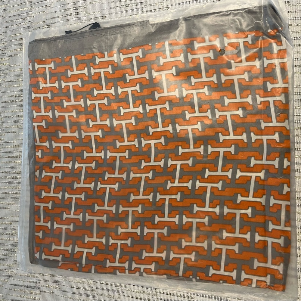 🧡🩶 NEW Geometric Patterned Pocket Square - Picture 2 of 2
